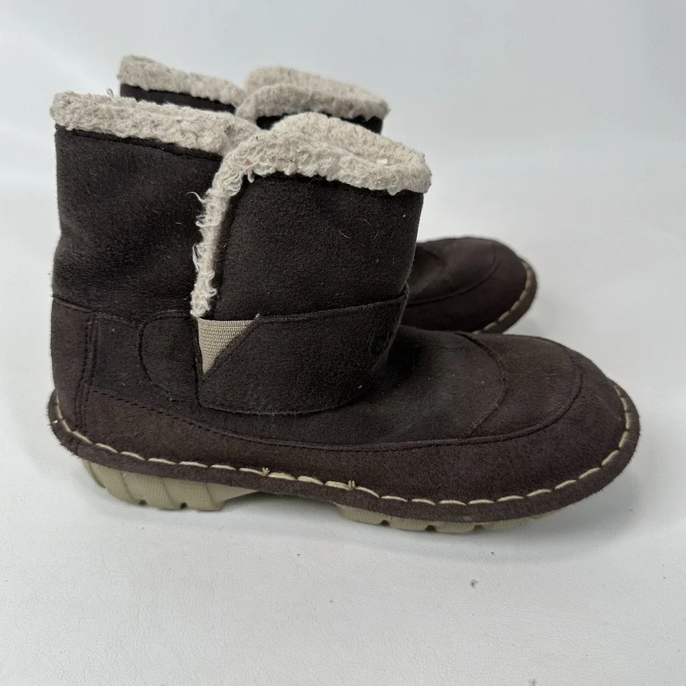 Crocs Kids Winter Boots Size‎ 13 Brown Faux Suede Sherpa Lined Slip On Shoes
